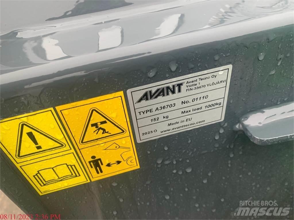 Avant 860I Фронтальні навантажувачі