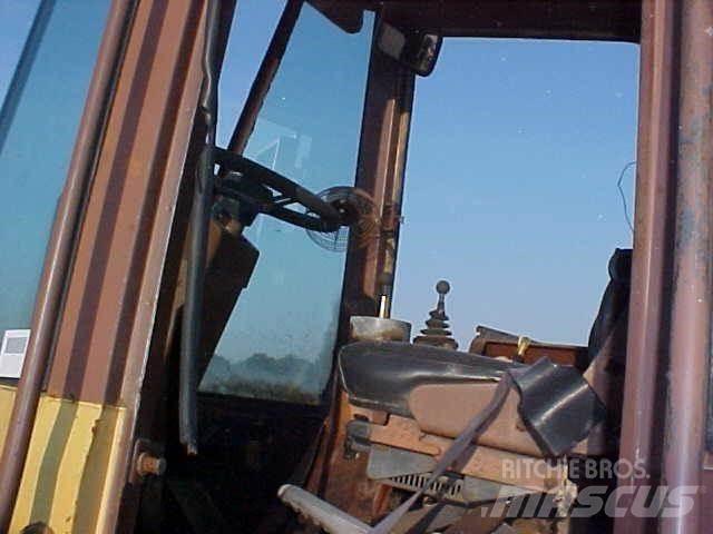 CASE 721 Фронтальні навантажувачі