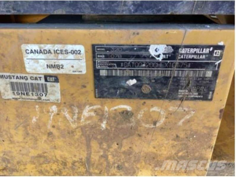 CAT 320 Гусеничні екскаватори