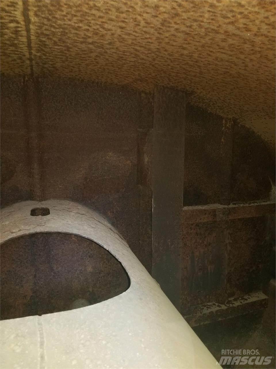 CAT 611 Причепи-цистерни