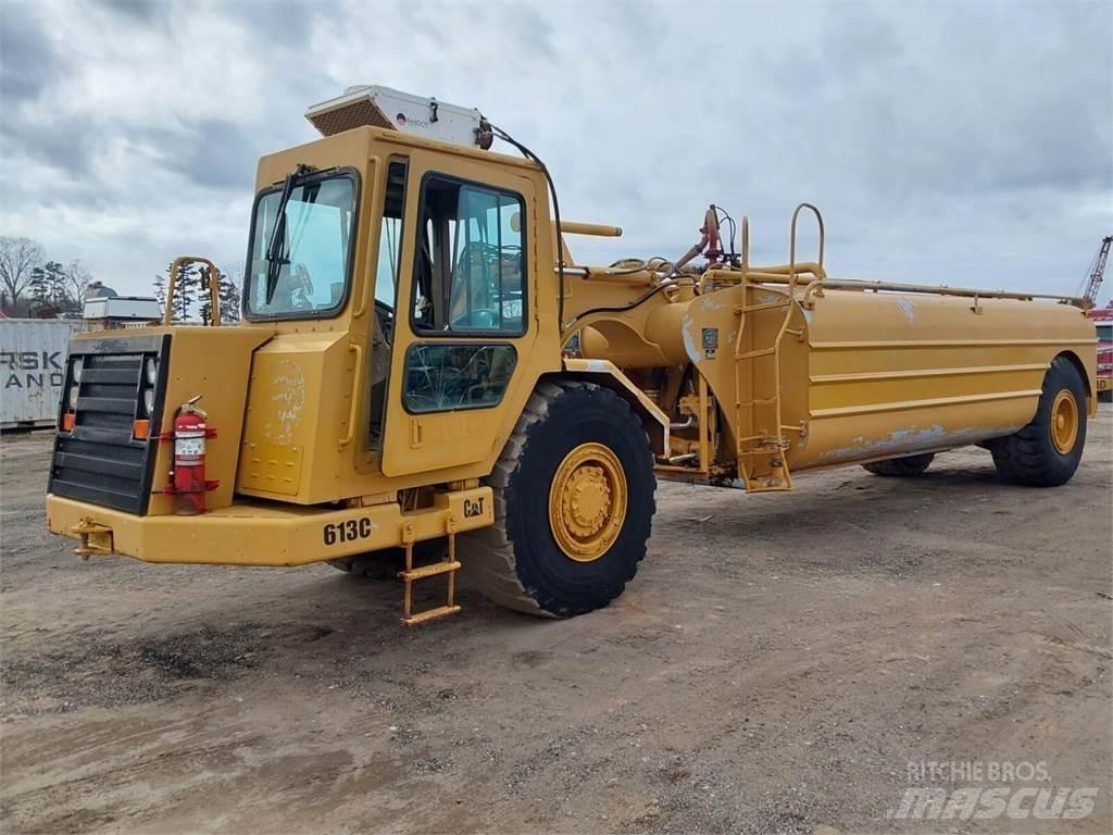 CAT 613C Причепи-цистерни