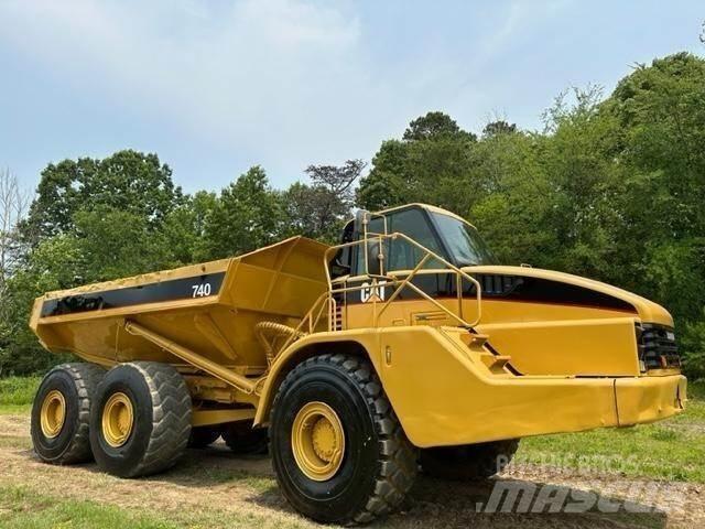 CAT 740 Зчленовані самоскиди