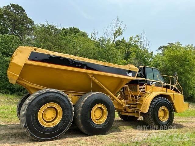 CAT 740 Зчленовані самоскиди