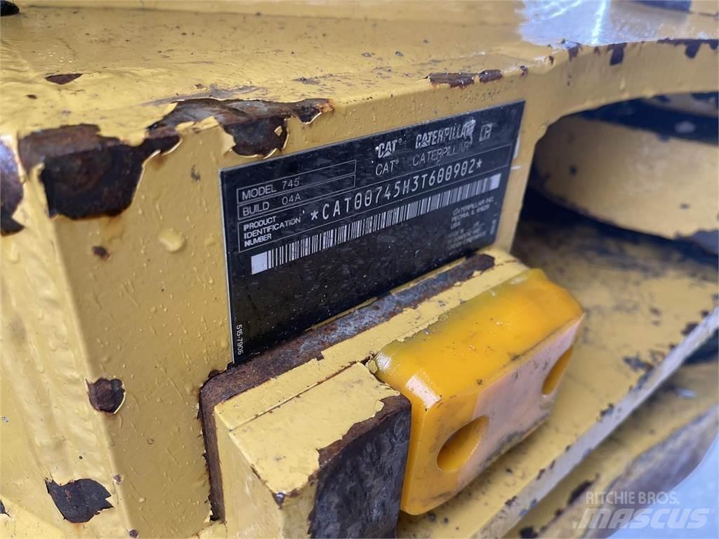 CAT 745 Зчленовані самоскиди