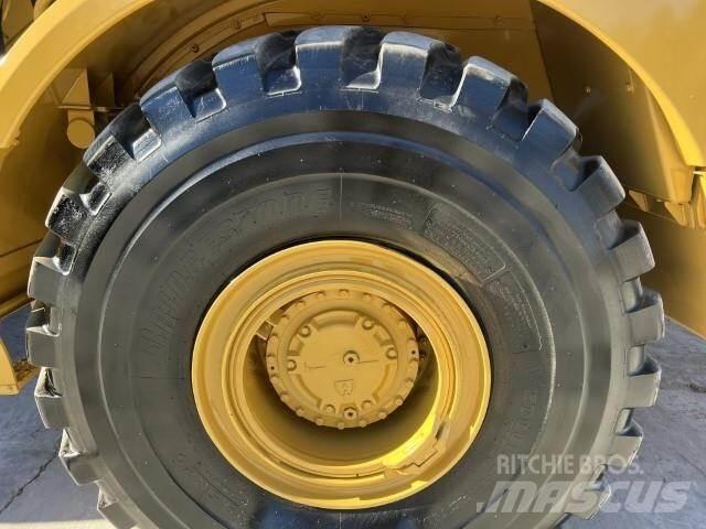 CAT 745 Зчленовані самоскиди