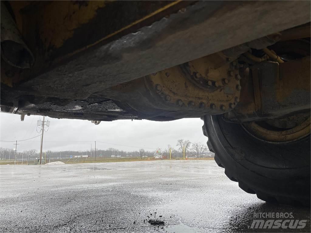 CAT 745C Зчленовані самоскиди