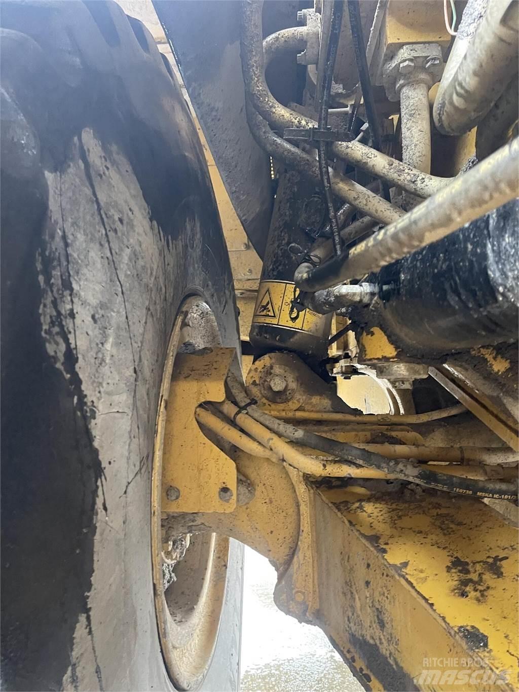 CAT 745C Зчленовані самоскиди