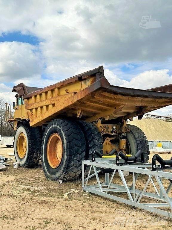 CAT 777B Зчленовані самоскиди