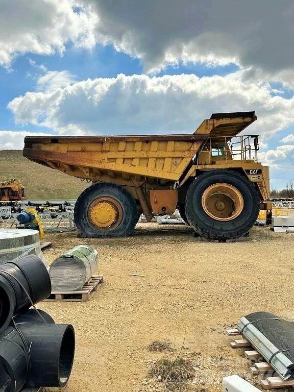 CAT 777B Зчленовані самоскиди