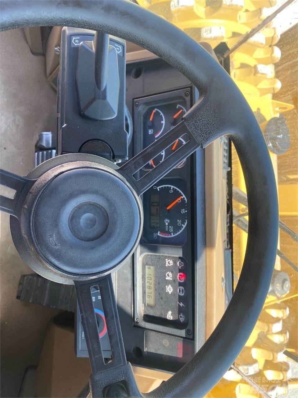 CAT 815F Сміттєві преси