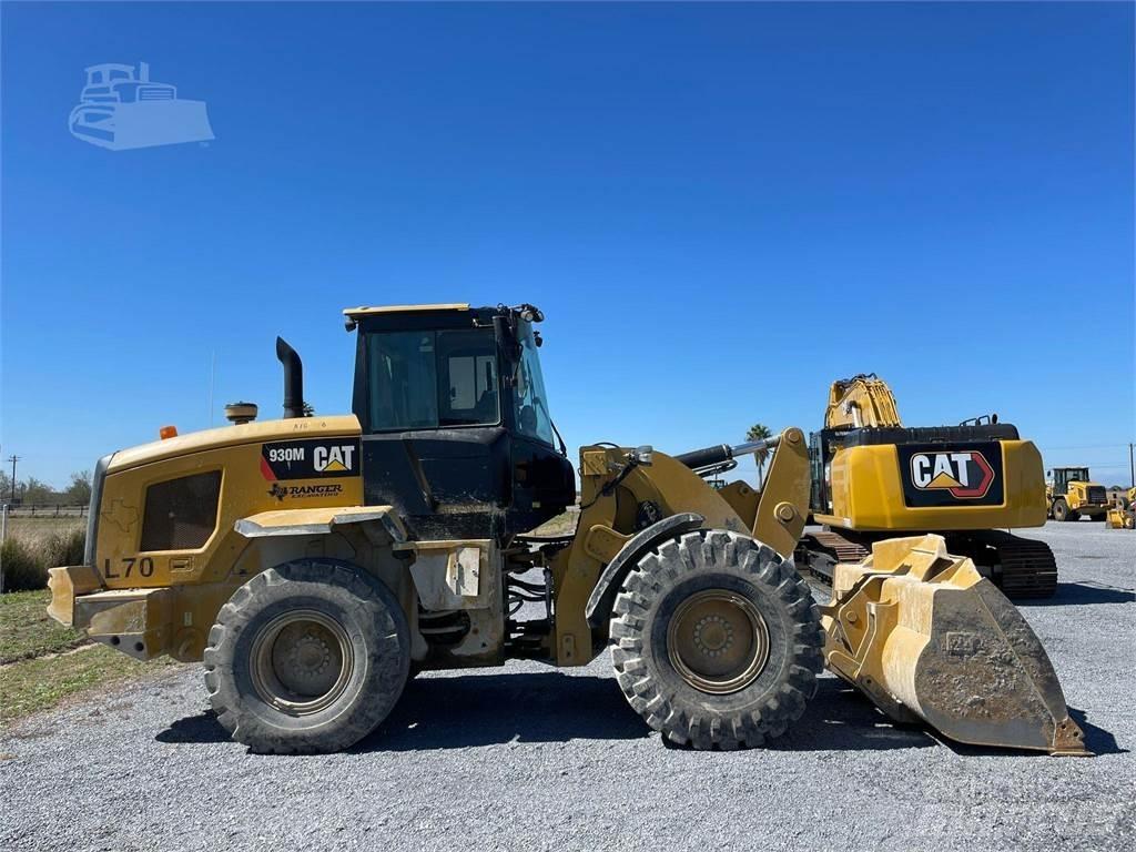 CAT 930M Фронтальні навантажувачі