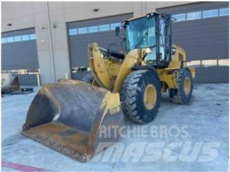 CAT 930M Фронтальні навантажувачі
