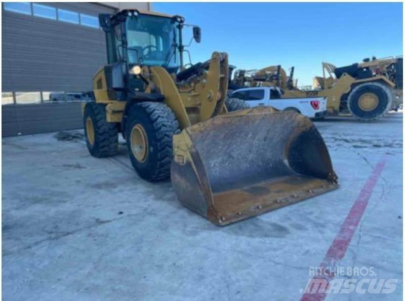 CAT 930M Фронтальні навантажувачі
