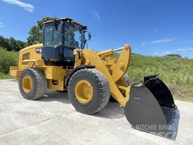 CAT 930M Фронтальні навантажувачі