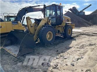 CAT 938M Фронтальні навантажувачі