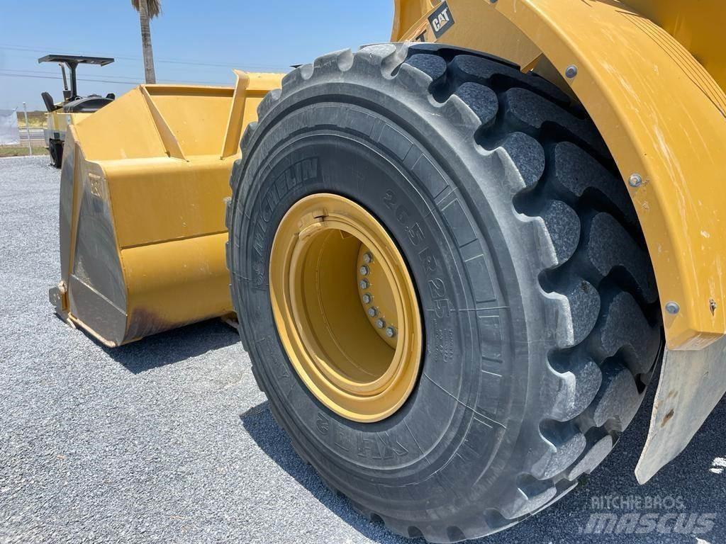CAT 972M Фронтальні навантажувачі