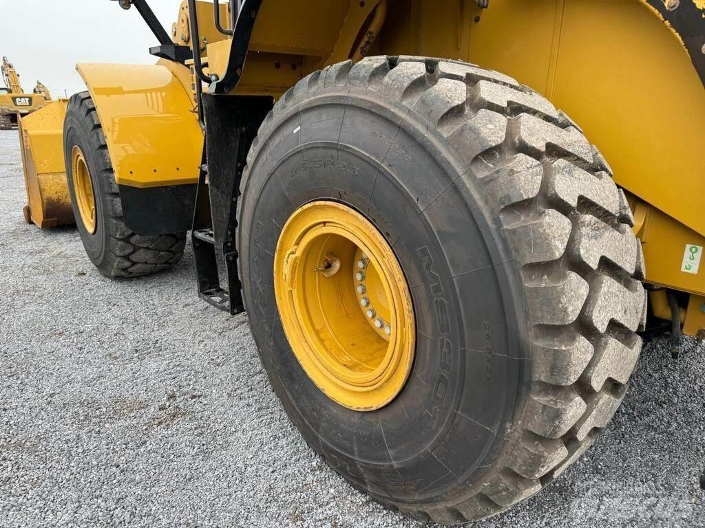 CAT 972M Фронтальні навантажувачі