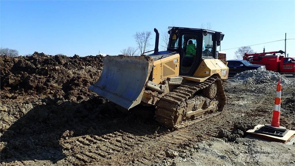 CAT D5 Гусеничні бульдозери