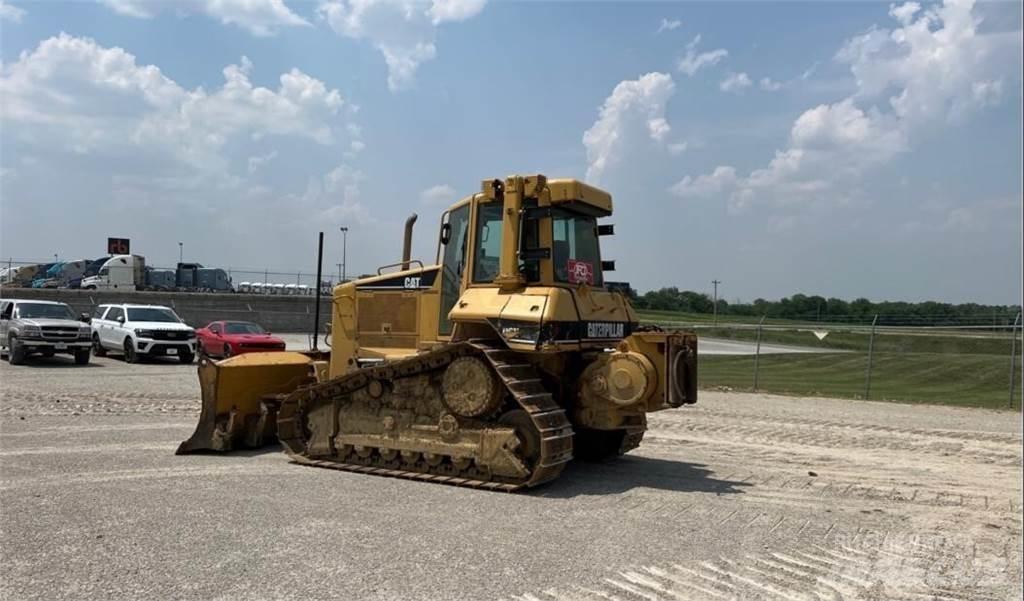 CAT D6N XL Гусеничні бульдозери