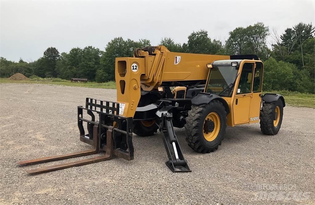 CAT TL1255 Телескопічні навантажувачі