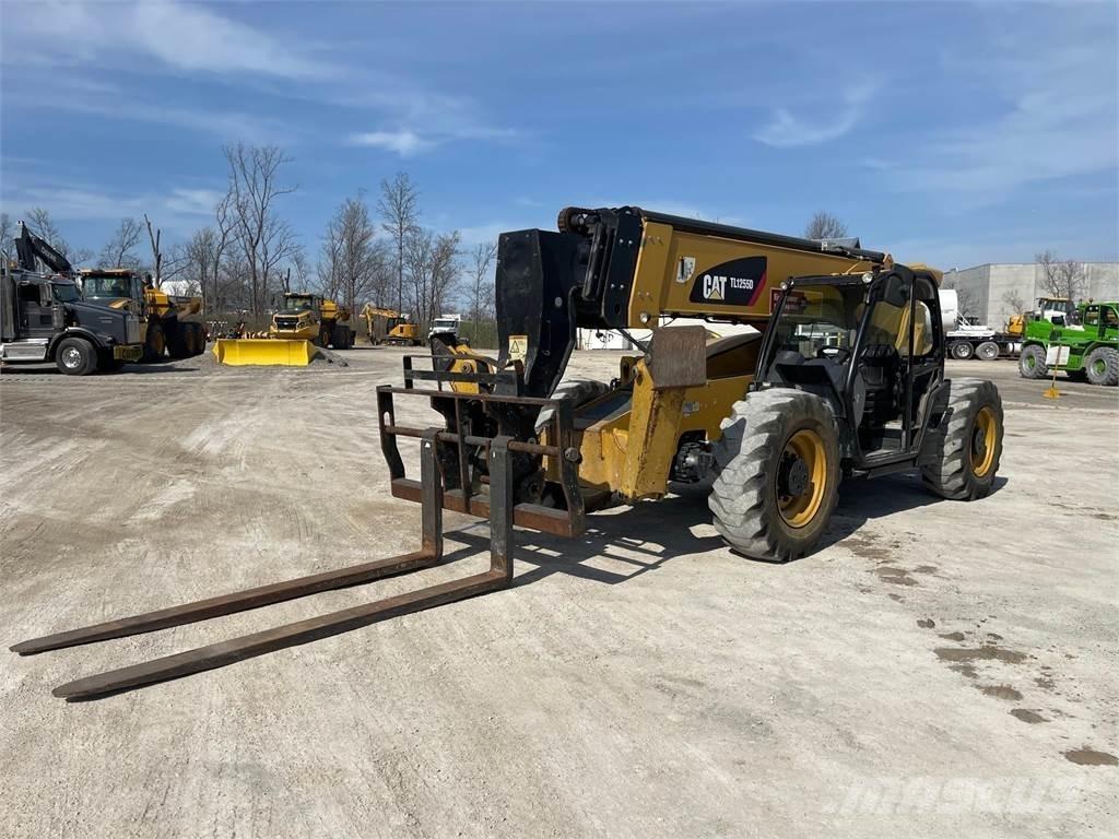 CAT TL1255D Телескопічні навантажувачі