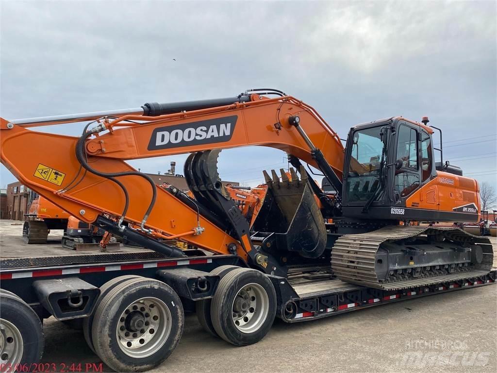 Develon DX255 LC-7 Гусеничні екскаватори
