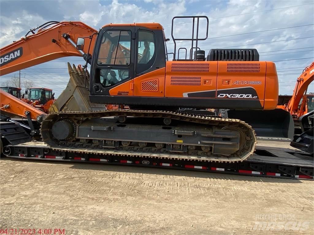 Develon DX300 LC-5 Гусеничні екскаватори