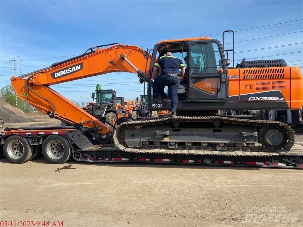 Doosan DX225 LC-5 Гусеничні екскаватори