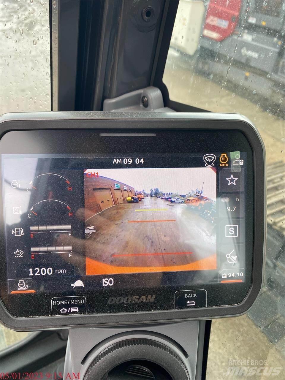 Doosan DX300 LC Гусеничні екскаватори