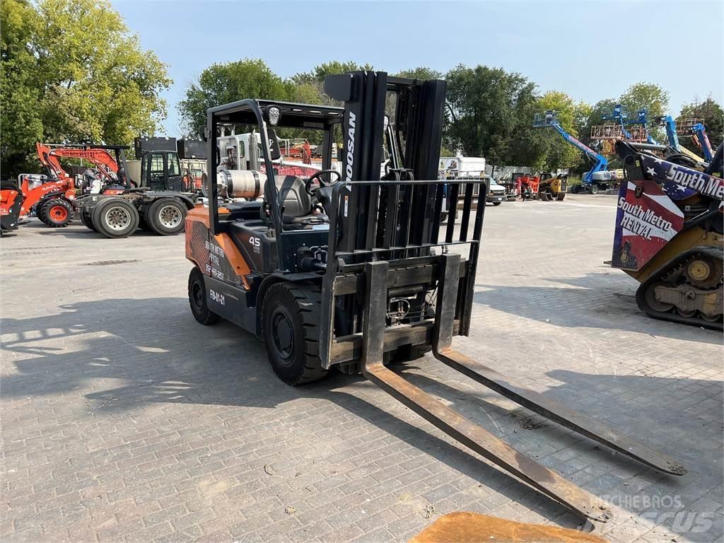 Doosan G45S-7 Інше