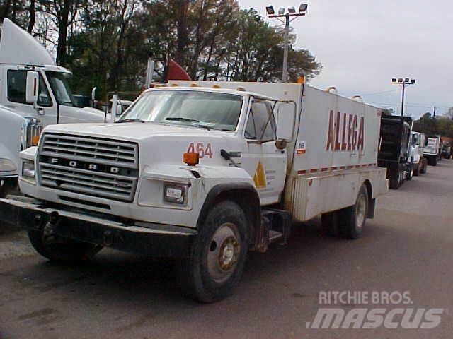 Ford F700 Вантажівки-цистерни
