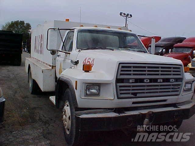 Ford F700 Вантажівки-цистерни