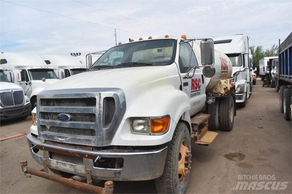 Ford F750 Вантажівки-цистерни