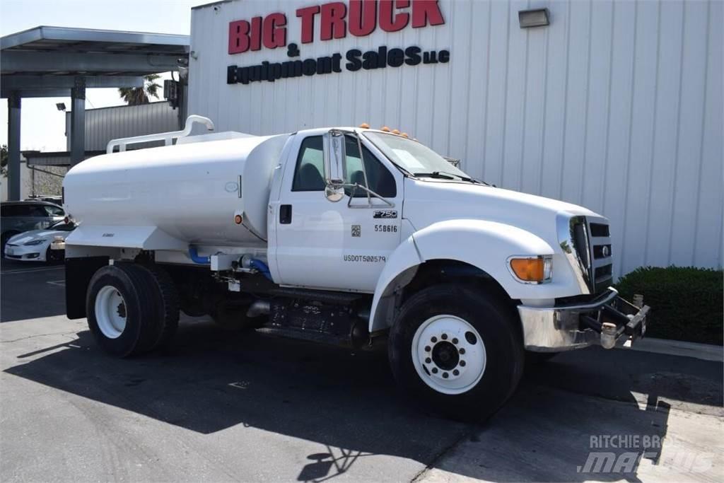 Ford F750 Вантажівки-цистерни