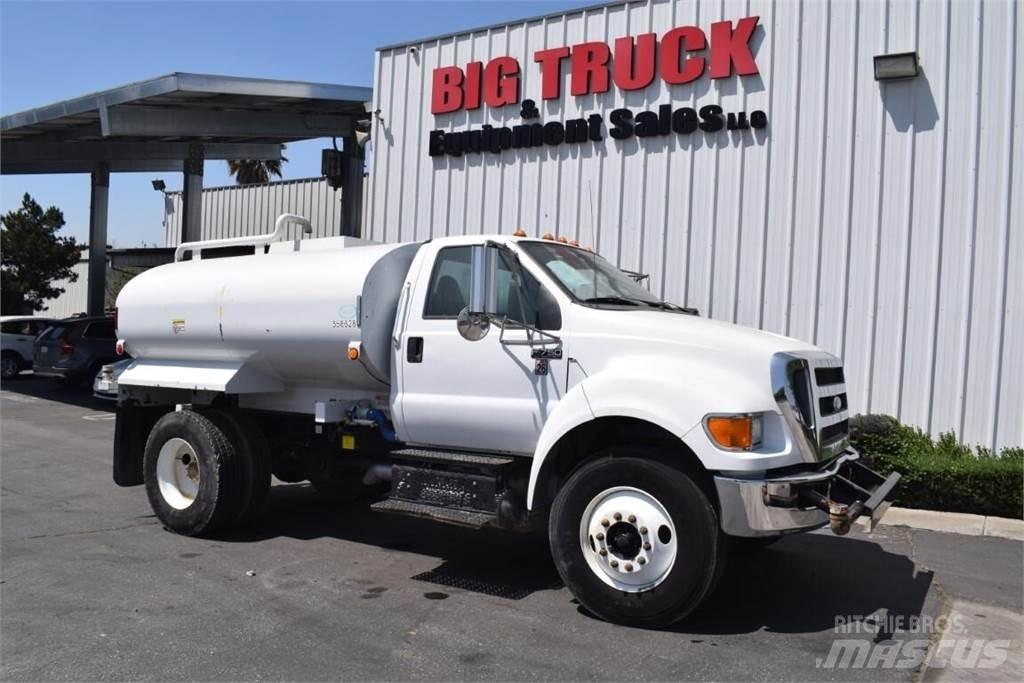 Ford F750 Вантажівки-цистерни