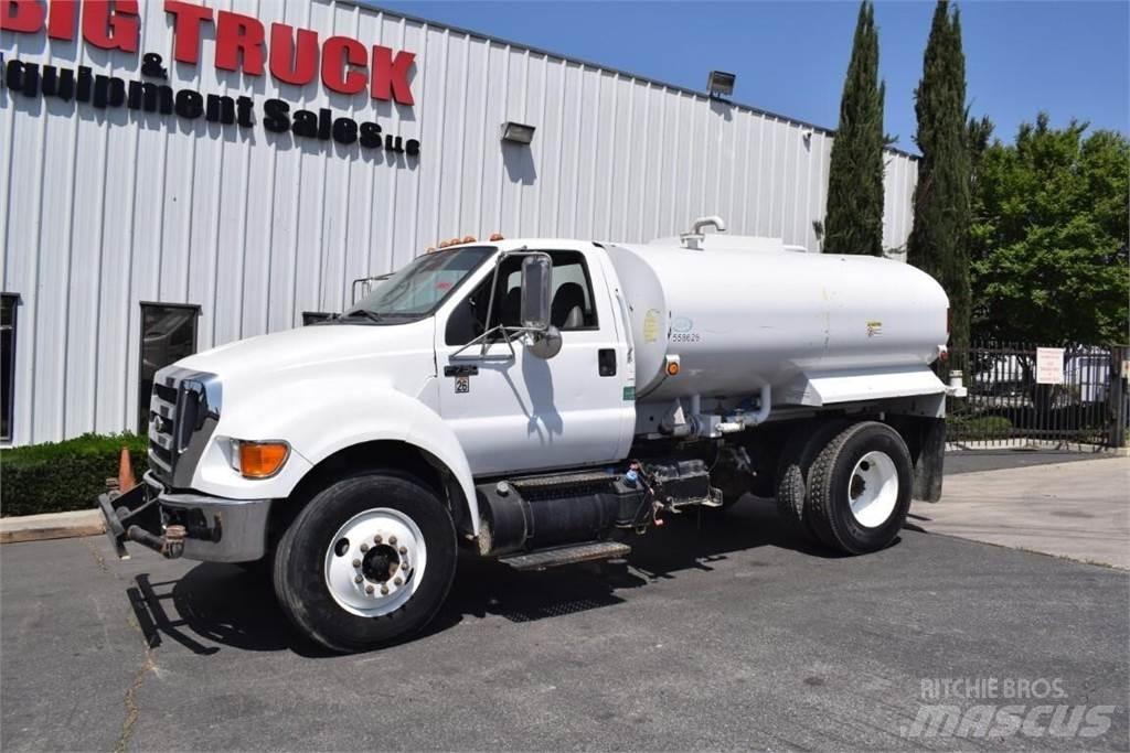 Ford F750 Вантажівки-цистерни
