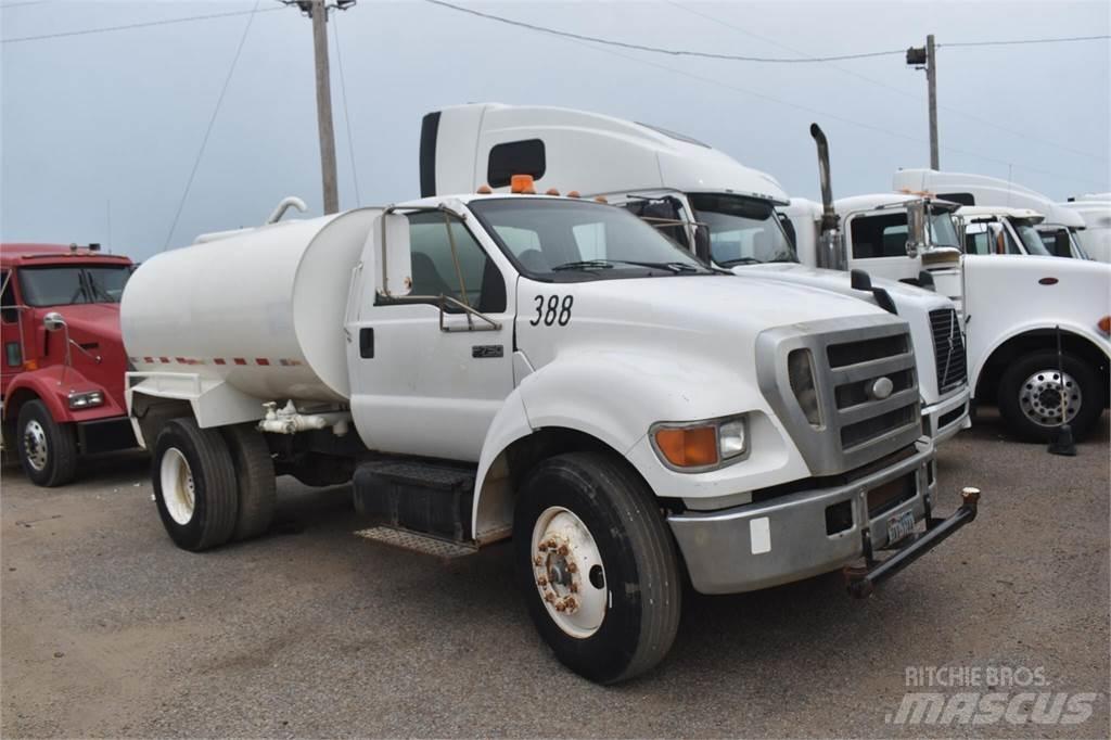 Ford F750 Вантажівки-цистерни