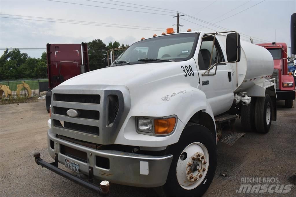 Ford F750 Вантажівки-цистерни