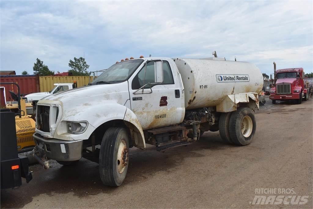Ford F750 Вантажівки-цистерни