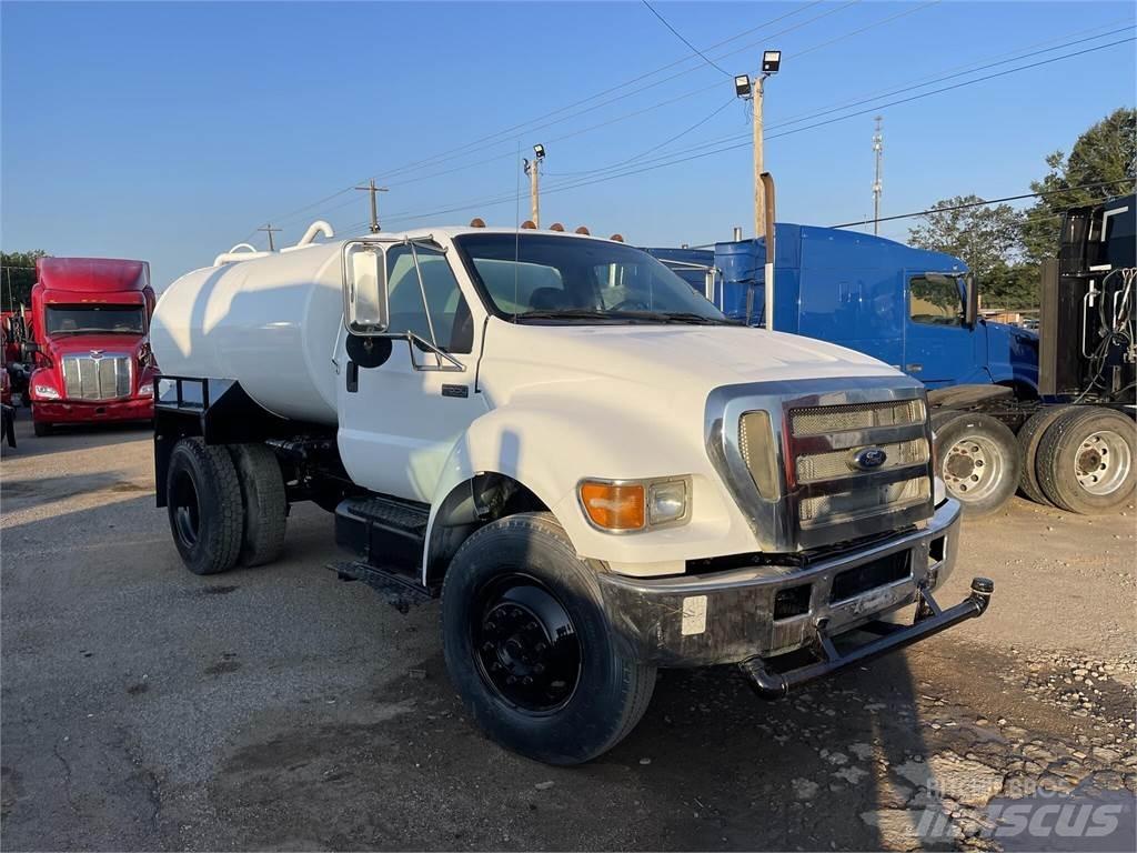 Ford F750 Вантажівки-цистерни