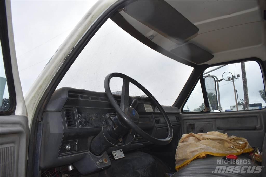 Ford F800 Автокрани