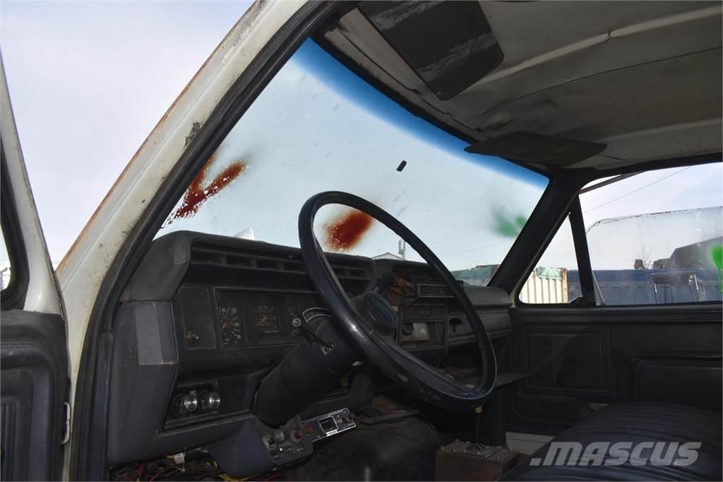 Ford F900 Самоскиди