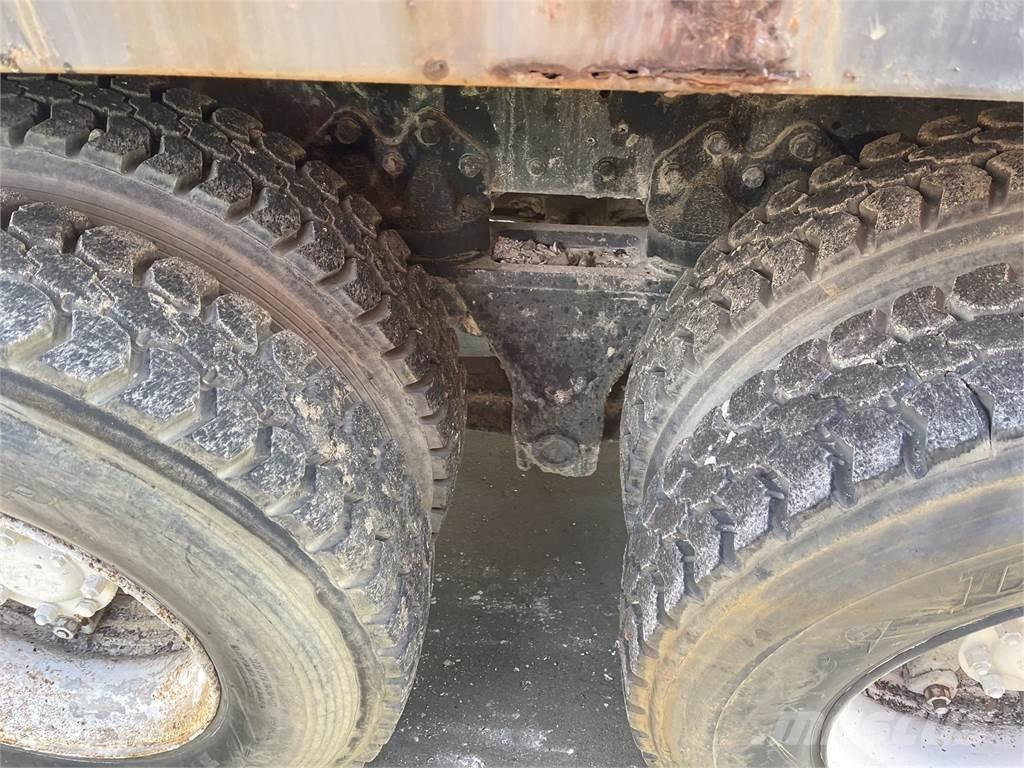 Ford L8000 Самоскиди