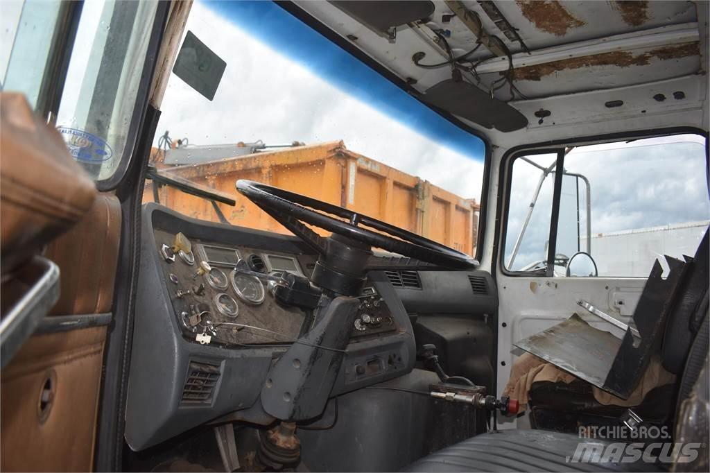 Ford L8000 Автокрани