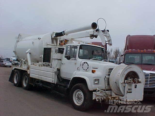 Ford L8000 Вантажівки-цистерни