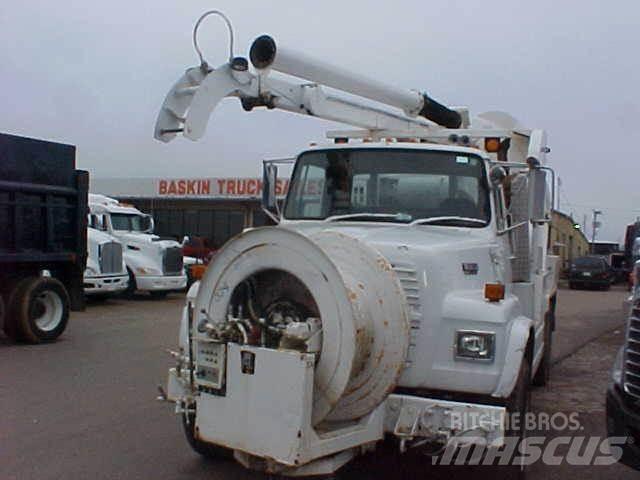 Ford L8000 Вантажівки-цистерни