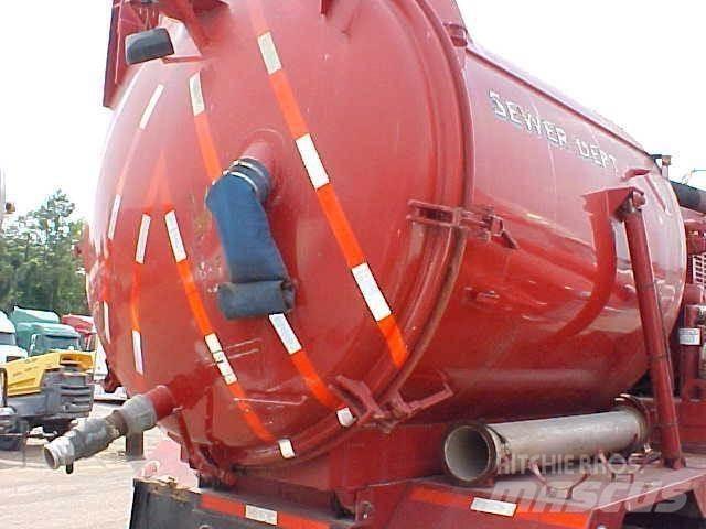 Ford L8000 Вантажівки-цистерни