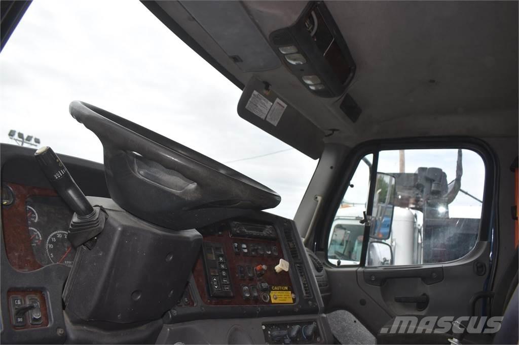 Freightliner 114SD Самоскиди