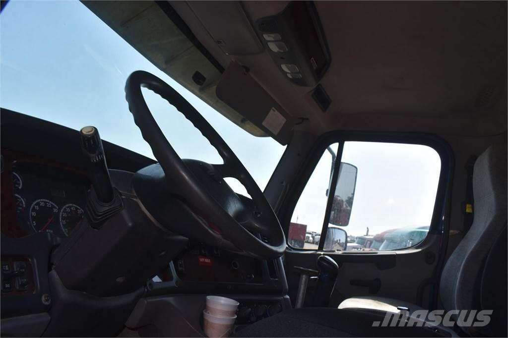Freightliner 114SD Самоскиди