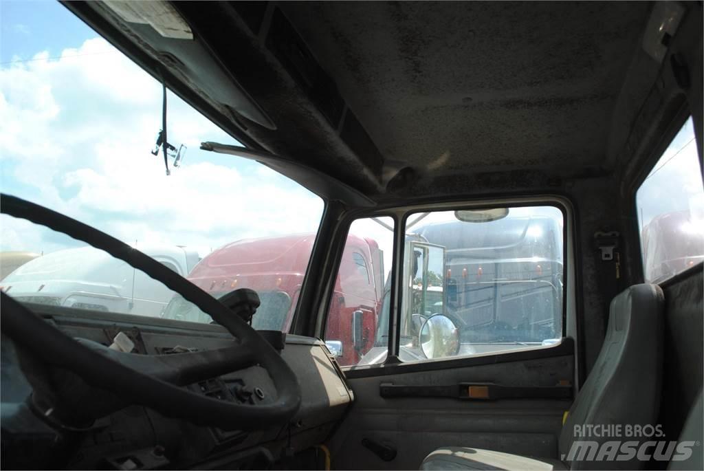 Freightliner FL70 Автокрани
